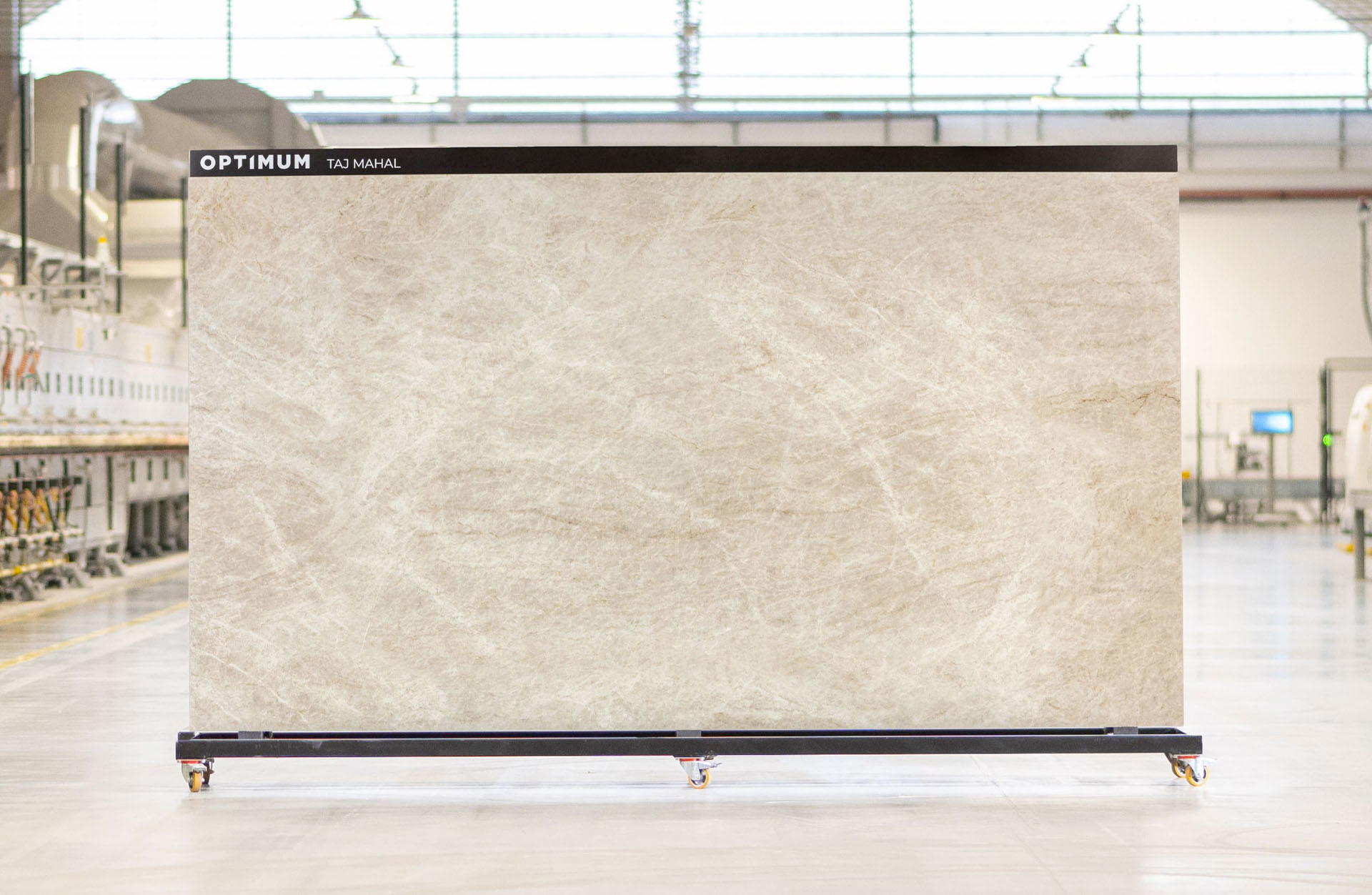 Lastra effetto marmo beige con varietà di luminose sfumature