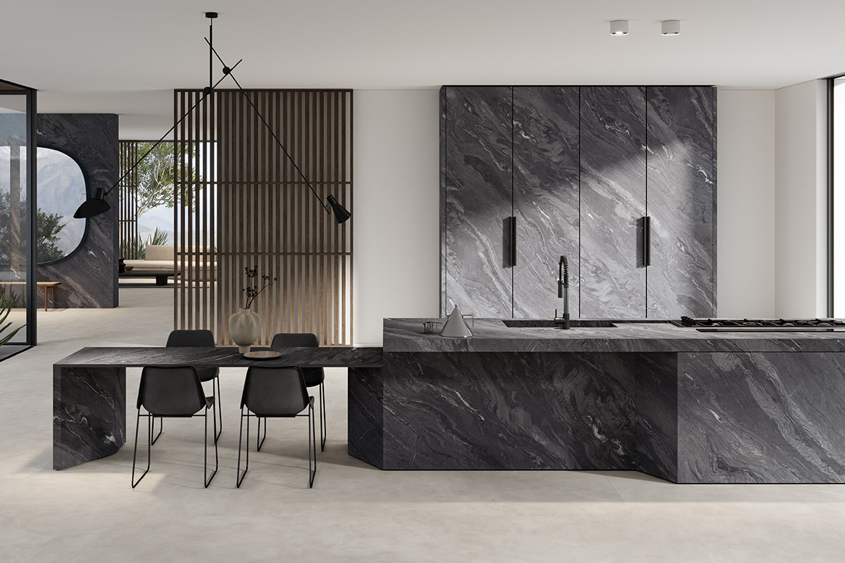 isola cucina nera con grandi lastre in grès effetto quarzite, prodotto Balck Tempest di Optimum Surfaces